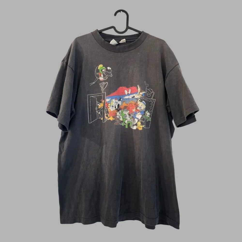Vintage 1996 Looney Tunes Size L/XL Locker Room T-Shirt Distressed - Warner Bros